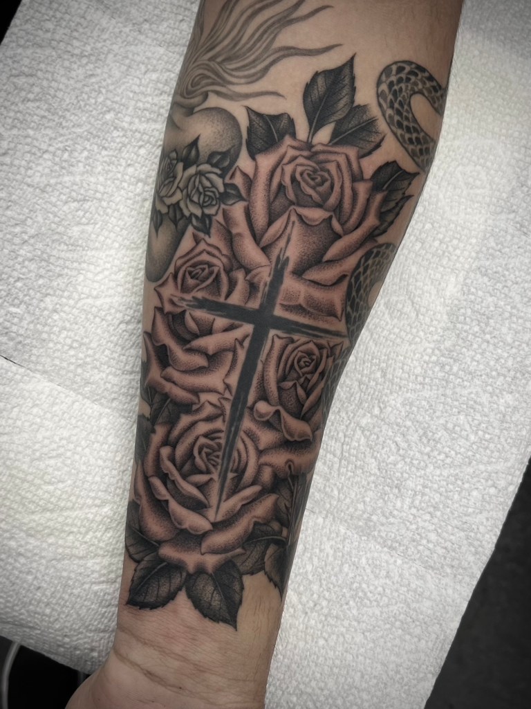 fine-line-realism-roses-tattoo