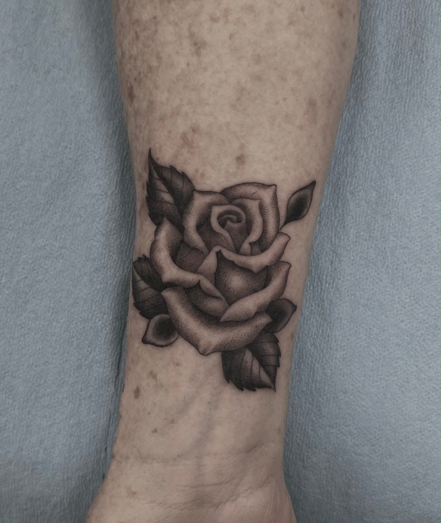 single-needle-rosebud-tattoo