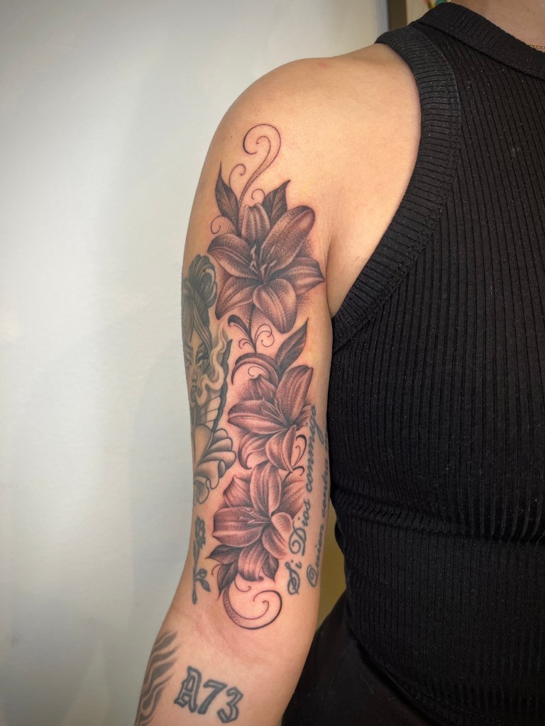 fineline-lily-flower-tattoo